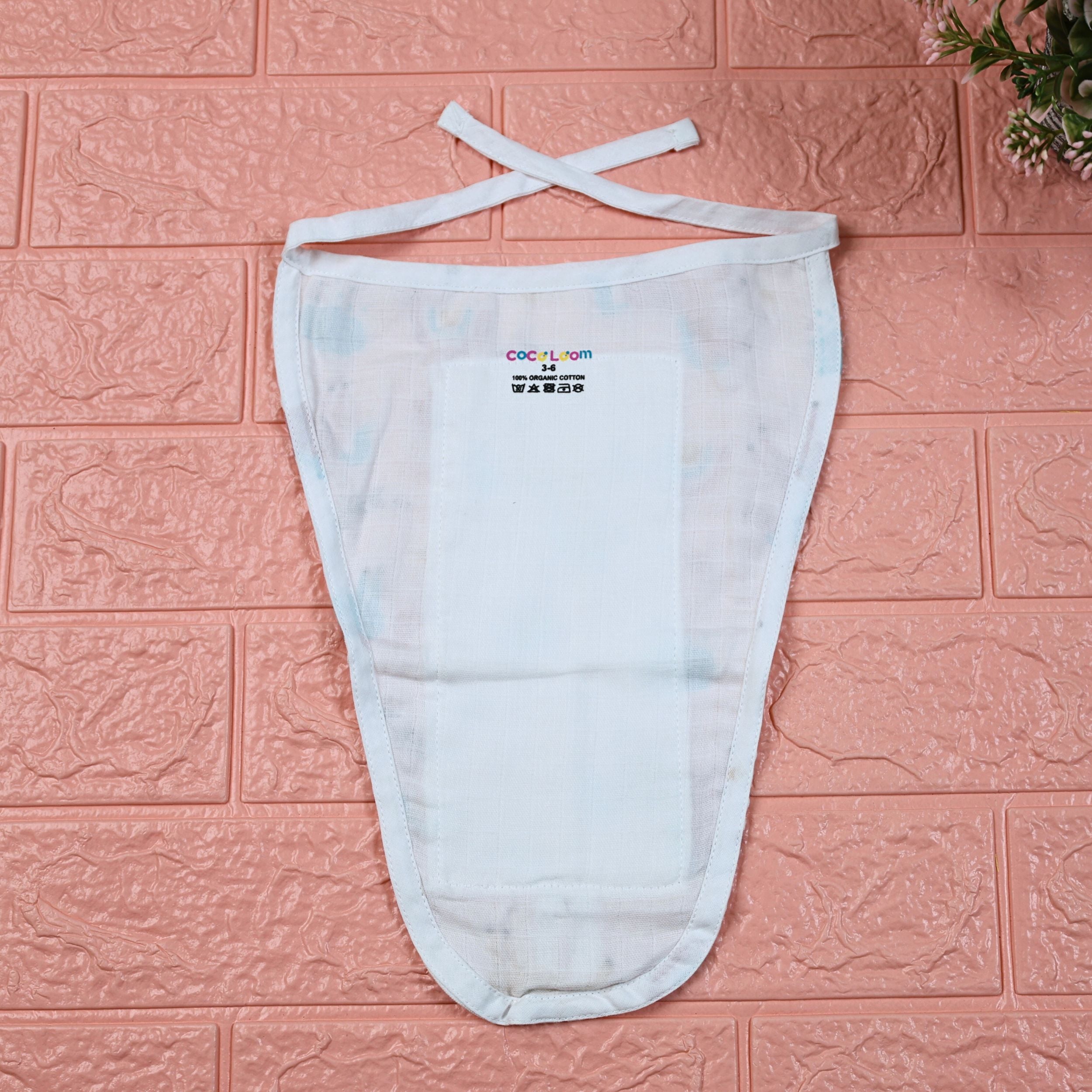 Unicorn baby nappy in white with knots, printed with colourful unicorn pattern
